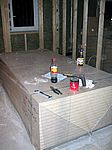 Und das sind die fetten Holzplatten, die aber netterweise schon Massa mit dem Kran ins Haus gelegt hat