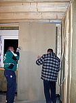 Die allererste Monsterplatte wird in Position gebracht