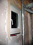 Das Fenster hat seine Alu-Kanten bekommen