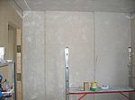 Die erste Wand im Arbeitszimmer ist auch schon verkleidet