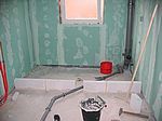 Auch der Bereich für die Badewanne ist abgetrennt