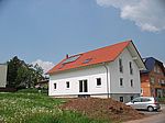 Das neueste Haus im Baugebiet - aber das einzigste verputzte...
