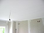 Am nächsten Mittag ist die Decke sogar schon gestrichen...