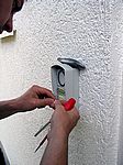 Endlich soll das Klopfen an der Haustür ein Ende haben...