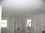 Die Decke im Wohnzimmer ist auch (fast) fertig