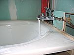 Ein großer Moment - die Wanne wird zum ersten Mal komplett befüllt!