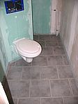 Das fertig verfugte und geputzte WC - uns gefällt's!