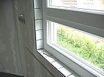 Am Fenster müssen alle Fliesen geschnitten werden...