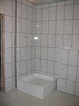 Die Dusche steht schon mal an ihrem Platz...