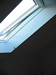 Im Gästezimmer ist sogar schon der Halter für die Schnurzugbedienung montiert