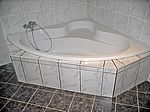 Endlich ist auch die Badewanne eingefliest