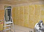 An der Decke ist sogar die Dampfsperre schon dran