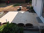 Die Terrasse ist fertig gefliest - leider einen Meter zu kurz!