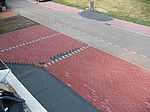 Die beiden Stellplätze und die Garagenzufahrt