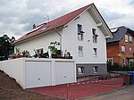 Am Freitag sind die Jungs mit den Pflasterarbeiten fast fertig geworden