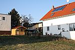 Die Hütte steht, der Rasen ist noch ganz ordentlich gekommen...