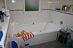 Die neue Armatur an der Badewanne ist auch dran