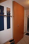 Endlich wurde auch mein sehnlichster Wunsch erfüllt: ein maßgenauer deckenhoher Einbauschrank im Treppenhaus!